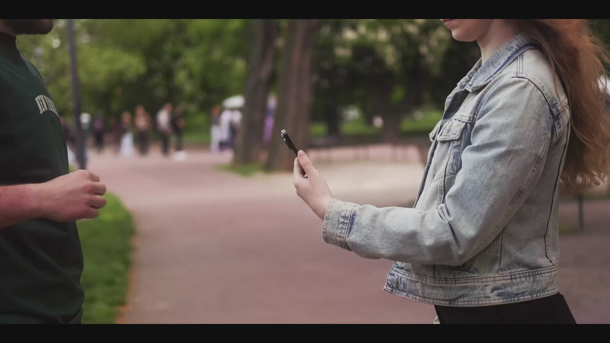 WaveTag Visitenkarte aus Bambus mit eigenem Design